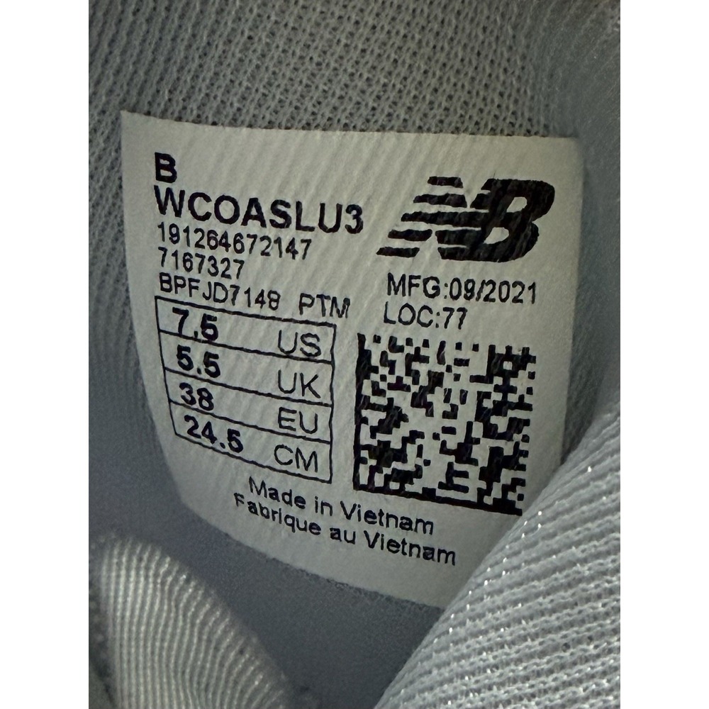 New Balance Womans Sneakers Holographic Iridescent Gray Fuel Core Coast Size 7.5 - Picture 8 of 8